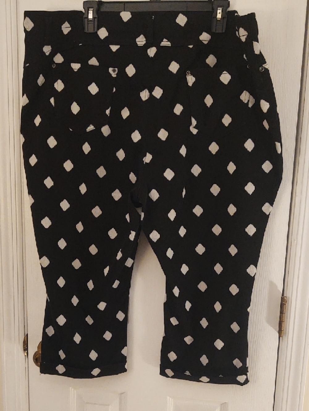 Terra & Sky Black Capri Jeans with White Diamond Print- Size 3X - Picture 4 of 6